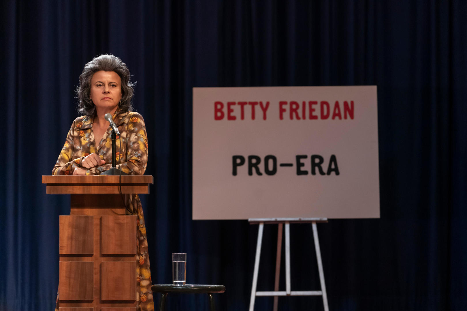 Tracey Ullman as Betty Friedan in ‘Mrs. America’ (photo: Hulu)