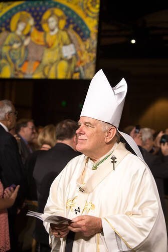 Miami archbishop concelebrates opening Mass of annual Knights of Columbus convention in Florida. (CNS photo/Tom Tracy)