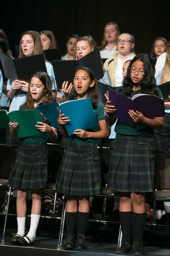 Catholic schools students sing at opening Mass of NCEA convention in Florida