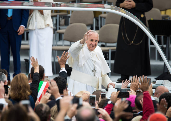 Pope Francis arrives to Independence Mall in Philadelphia Sept. 26. In a talk there he spoke about immigration and religious freedom to an estimated crowd of 50,000. (CNS photo/Lisa Johnston, St. Louis Review) 