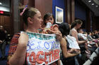 Lucy Martin and her daughter together with other mothers and their babies attend a House Committee on the Judiciary and House Committee on Oversight and Government Reform hearing, to express their support to immigrants and their families and objection to the forced separation of migrant children from their parents, Washington, June 19 (AP Photo/Manuel Balce Ceneta)