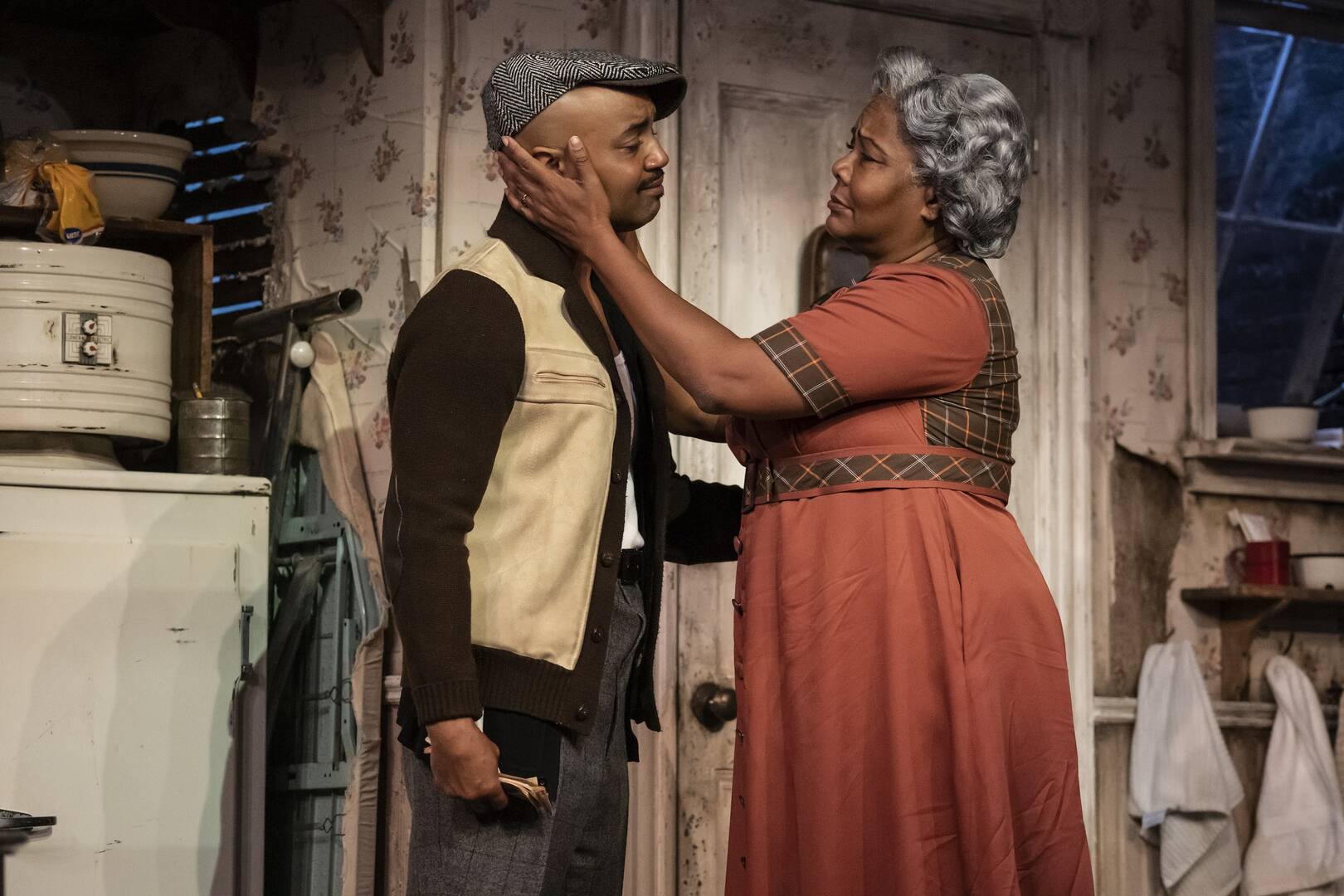 Francois Battiste and Tonya Pinkins in ‘A Raisin in the Sun’ (Joan Marcus)