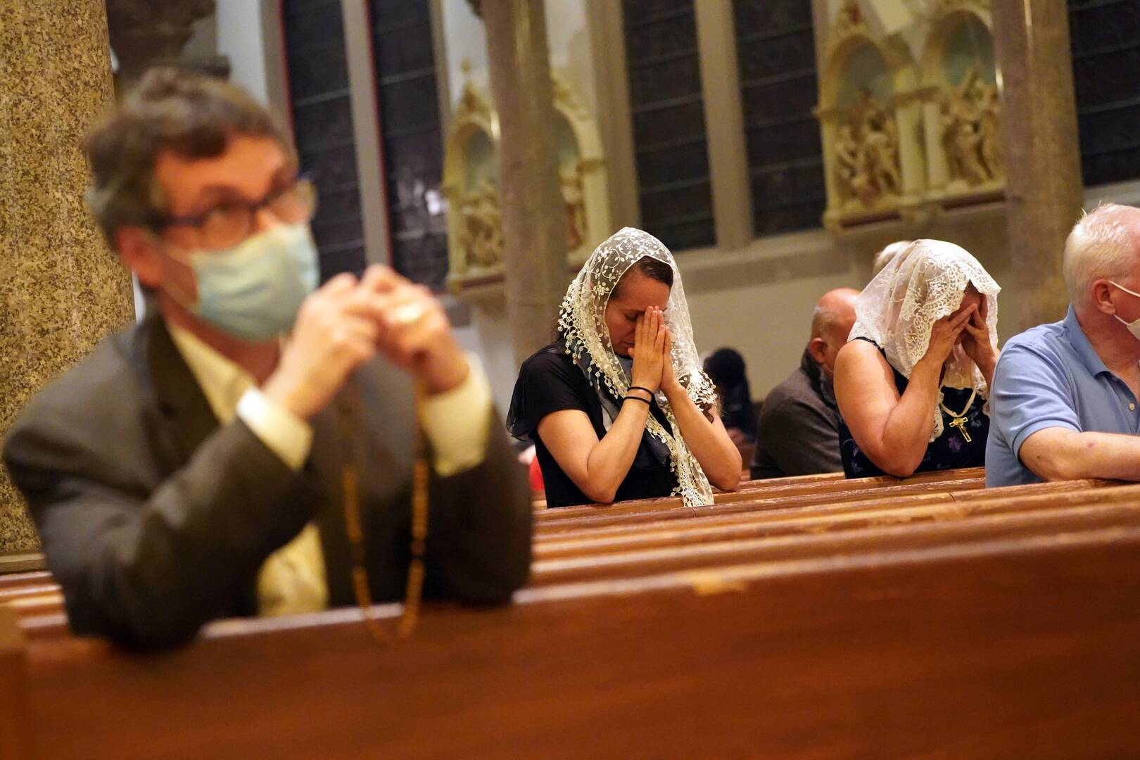 people praying at a latin mass