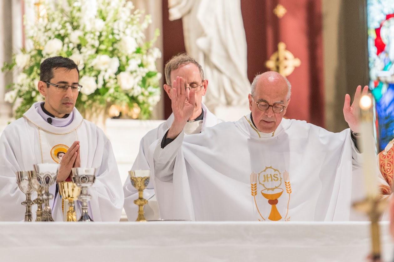 Jacques Servais, S.J., celebrating Mass (photo from the author)