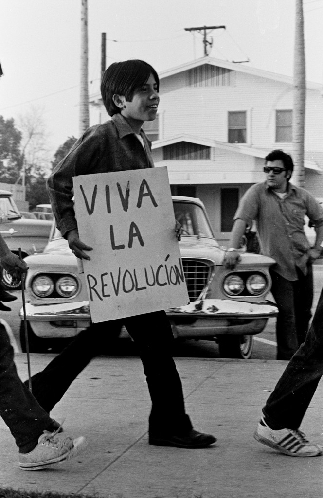 Pedro Arias, Viva La Revolución!, circa 1968. Courtesy of the Photographer and the UCLA Chicano Studies Research Center © Pedro Arias