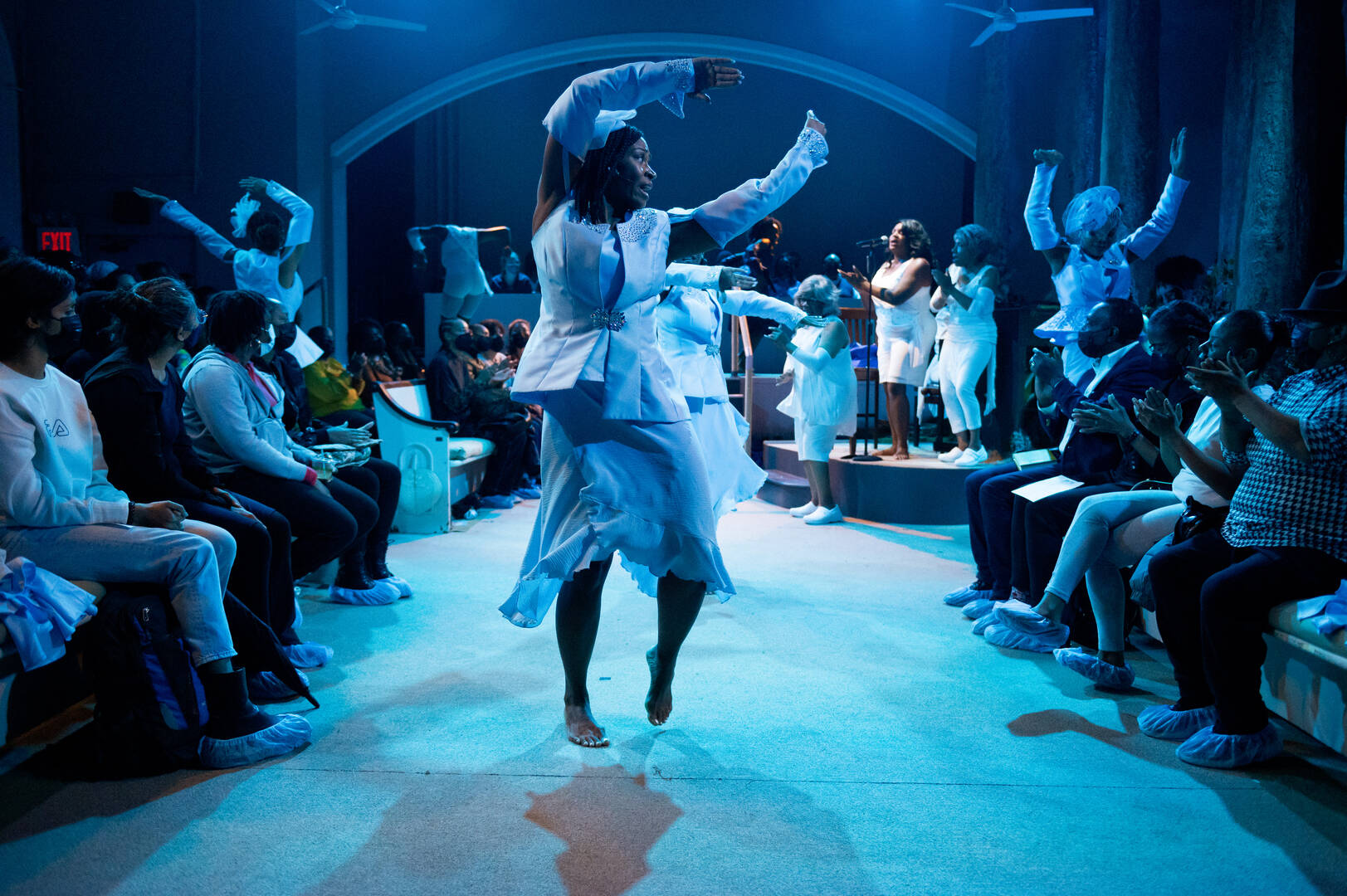 D. Woods and the company of ”(pray)“ (photo: Ben Arons)