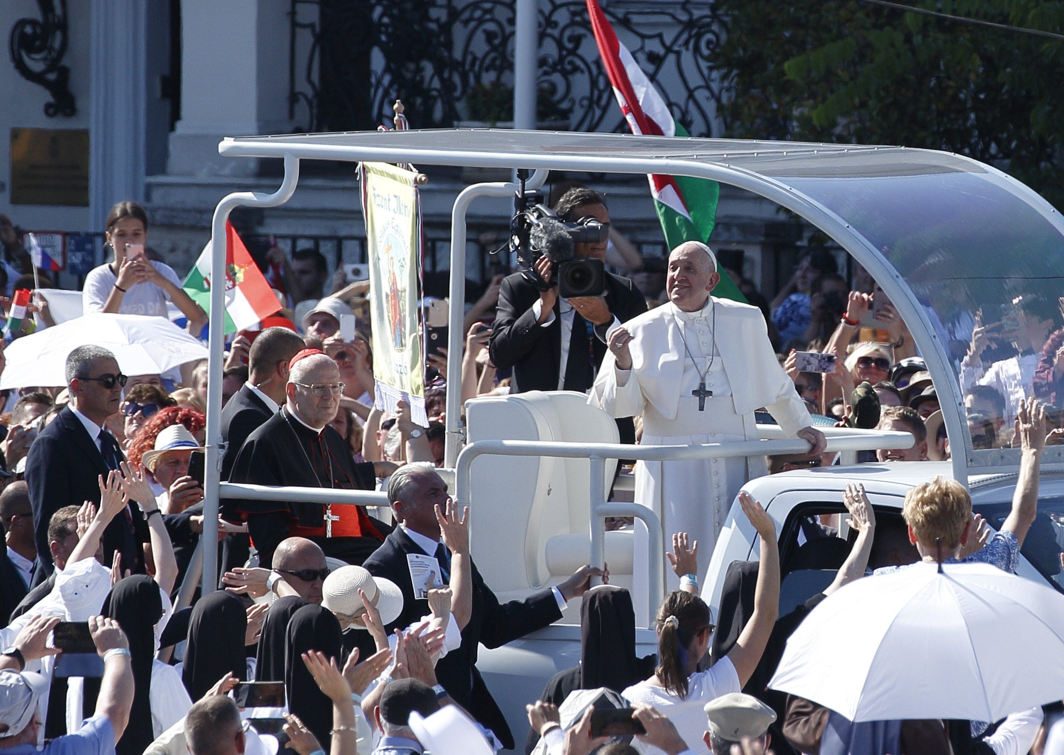 pope francis visit budapest