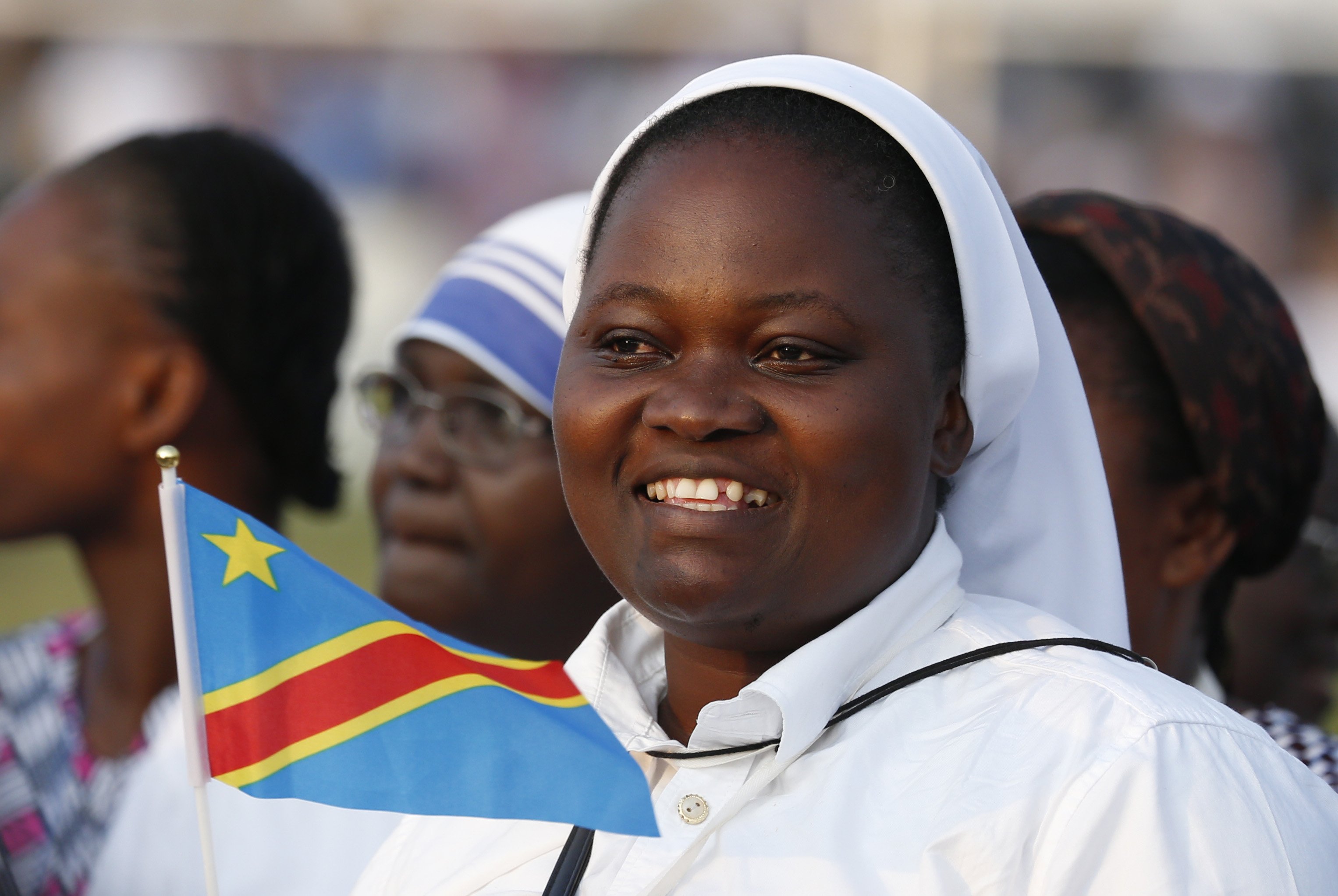 Pope Francis preaches peace to one million Congolese people at Zaire rite Mass | America Magazine