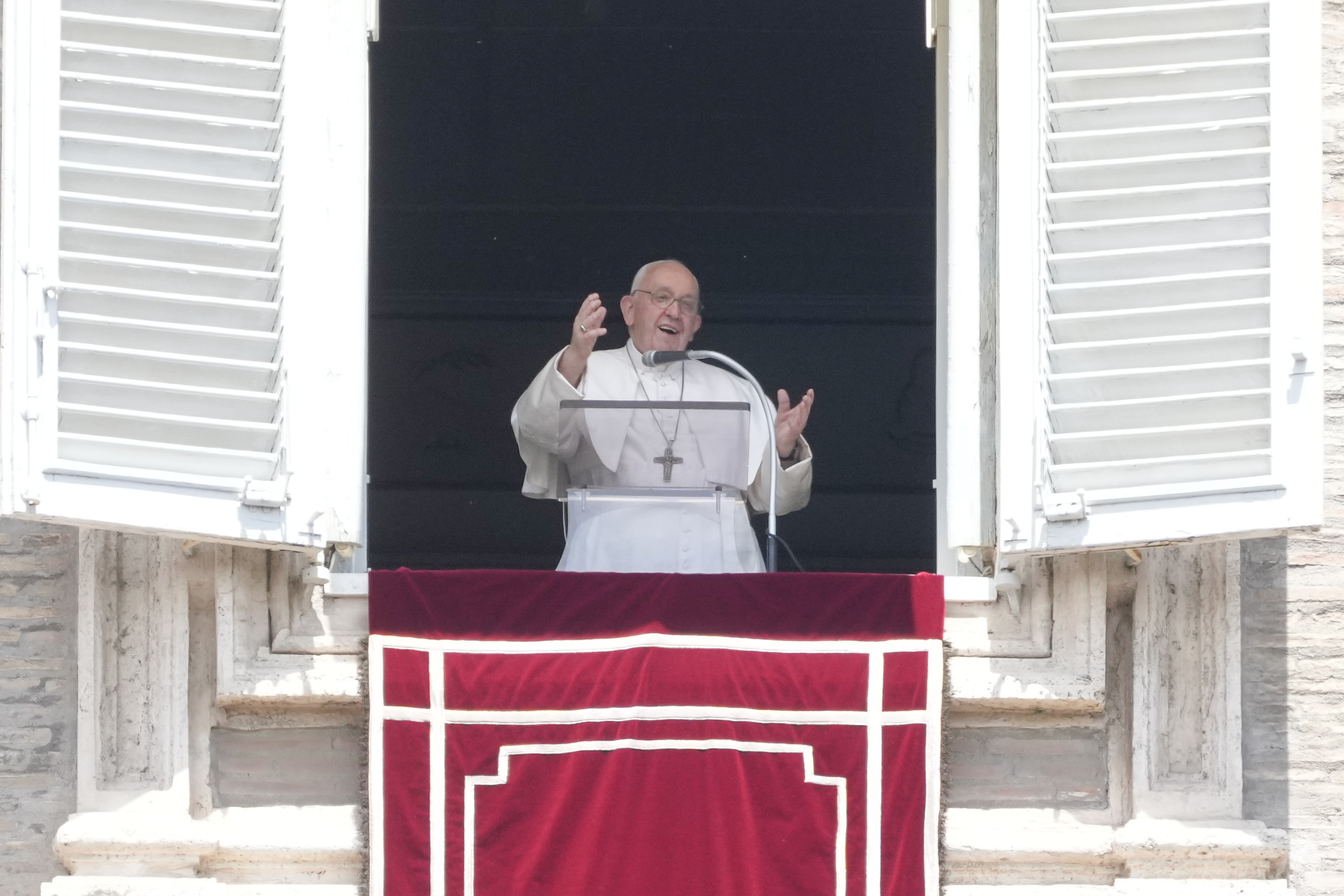 pope visits lisbon