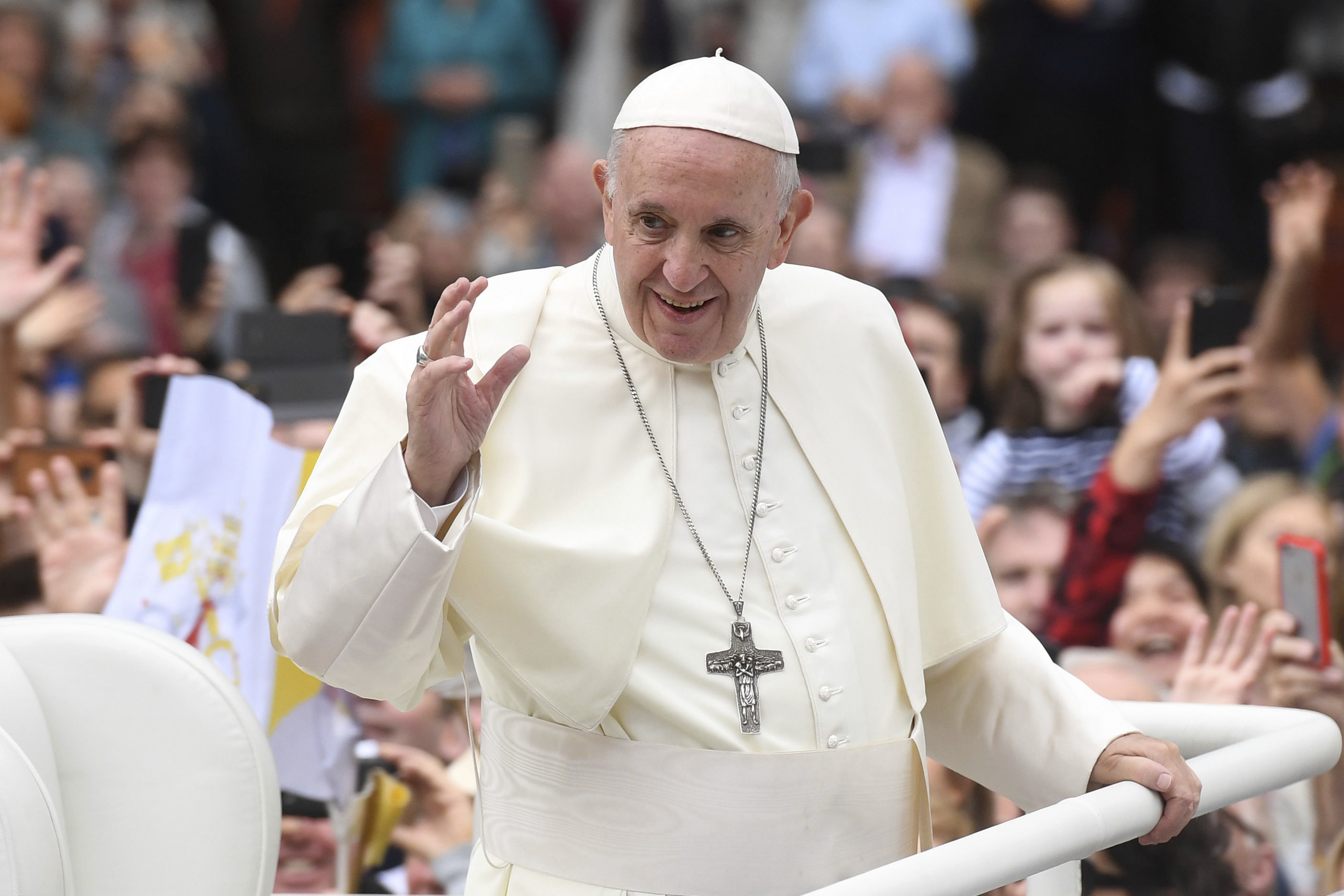 analog spids Instruere Pope Francis' Dublin visit attracts cheers and protests | America Magazine