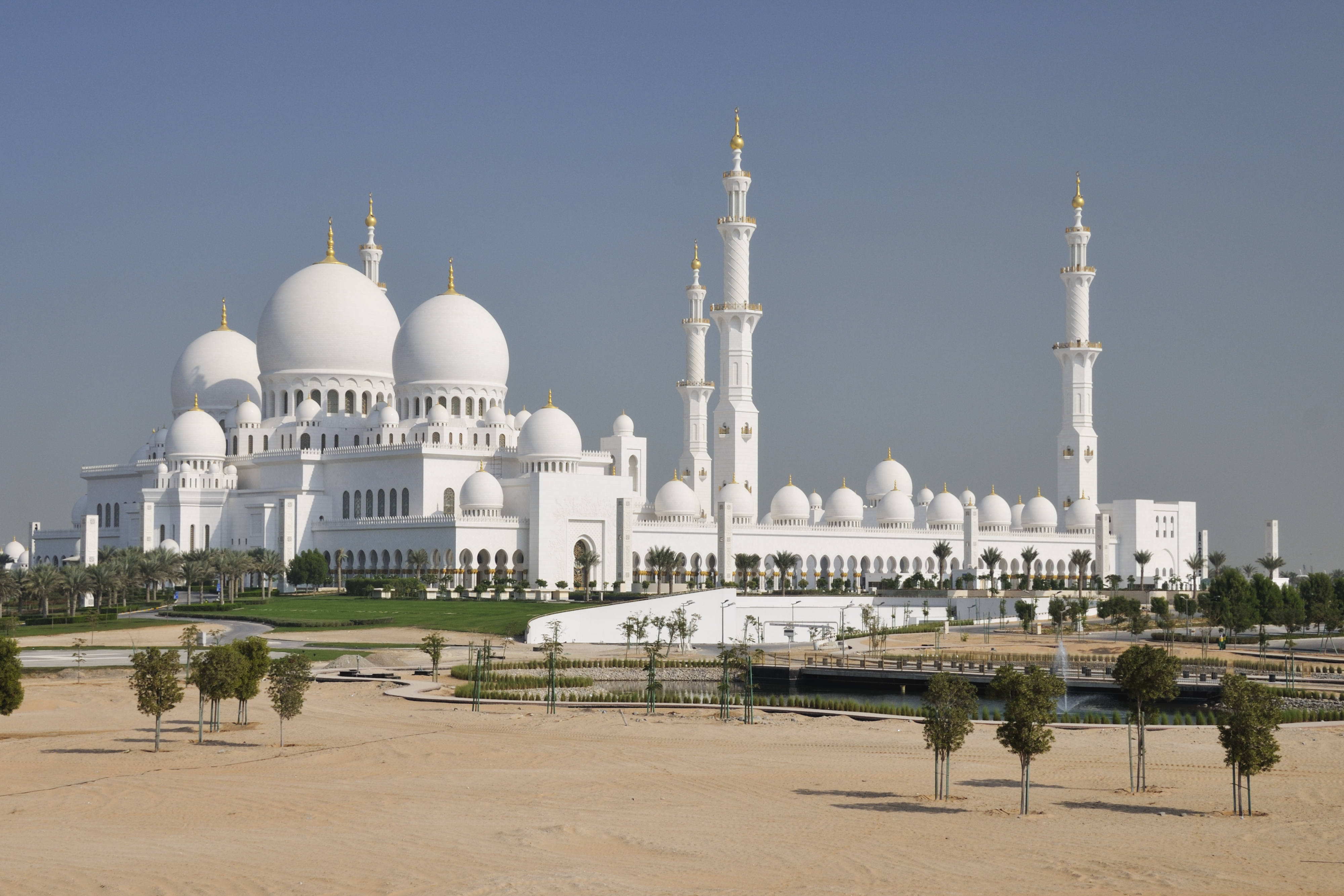 Мечеть шейха Зайда в Абу-Даби с высоты