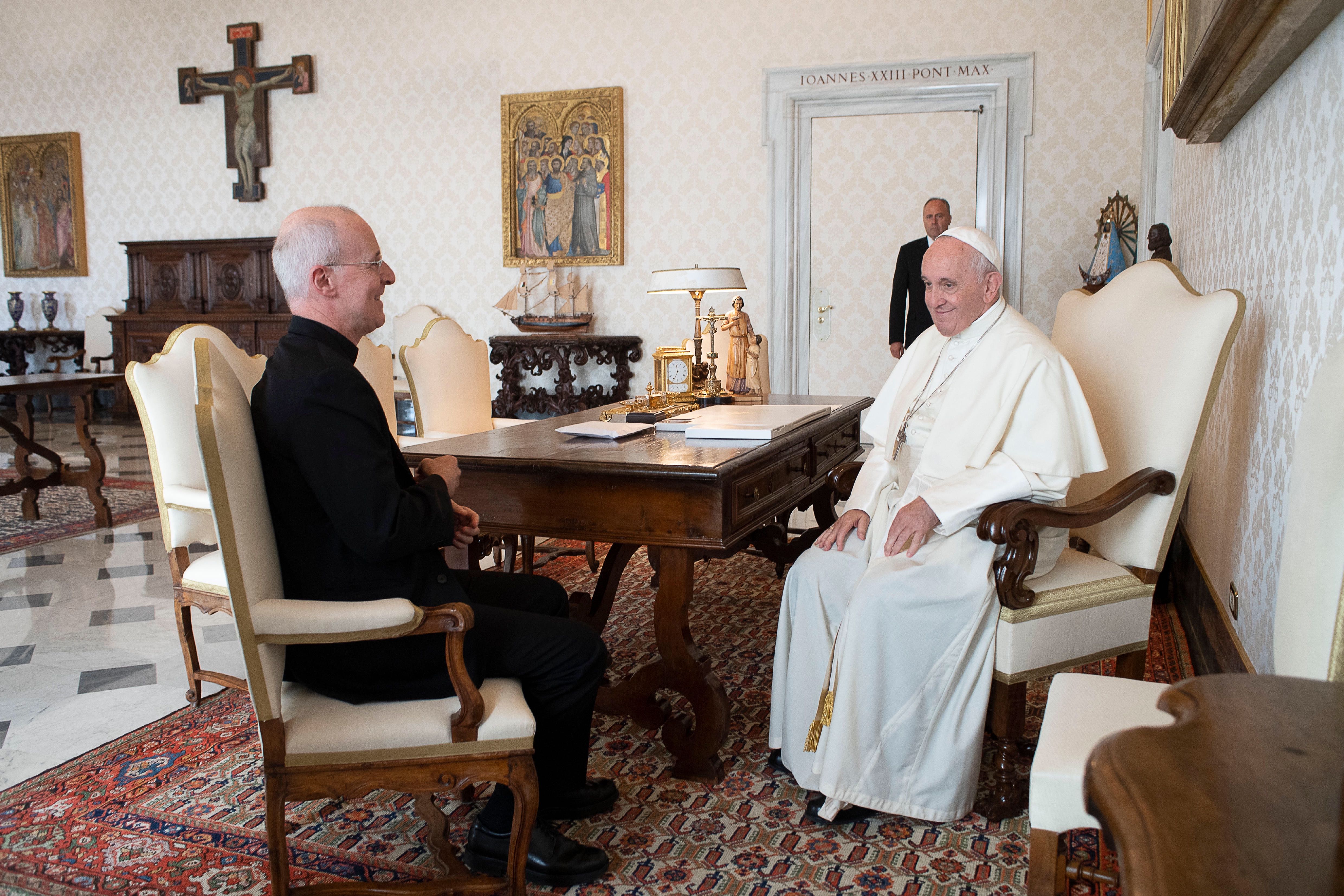 Pope Francis praises Father James Martin during audience with Vatican  communicators - Outreach