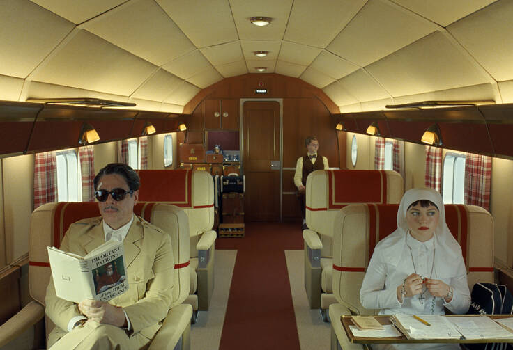 Benicio del Toro and Mia Threapleton in a scene from "The Phoenician Scheme" (TPS Productions/Focus Features via AP)