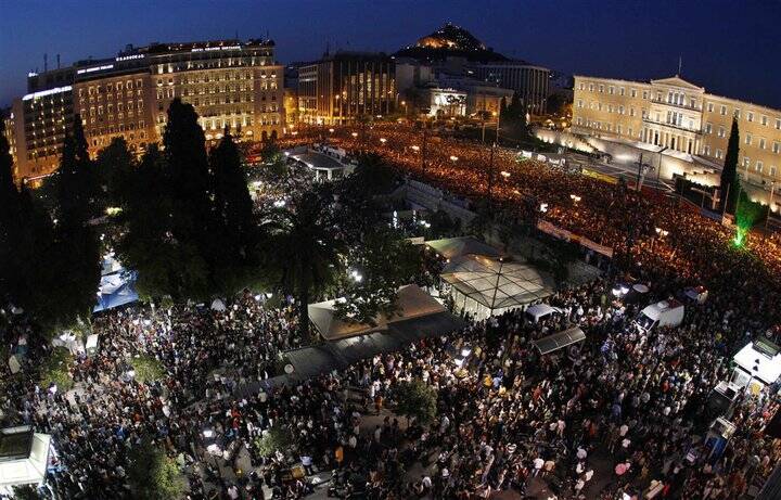 100,000 people protest against the austerity measures in front of parliament building in Athens (May 29, 2011).