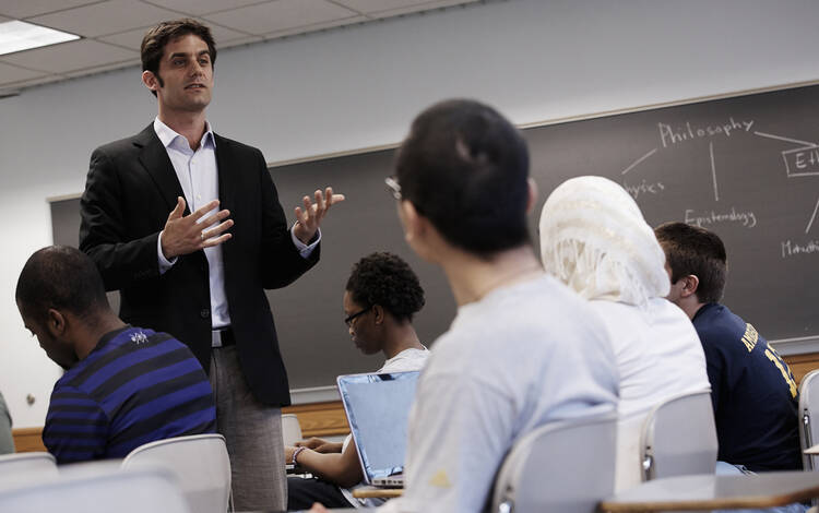 Professor talks to students at Marquette University in Milwaukee (CNS photo/courtesy Marquette University) (Sept. 6, 2013)