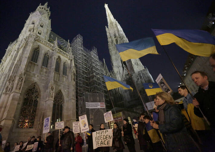Members of Vienna's Ukrainian community protest outside St. Stephen's Cathedral. (CNS photo/Leonhard Foeger, Reuters)