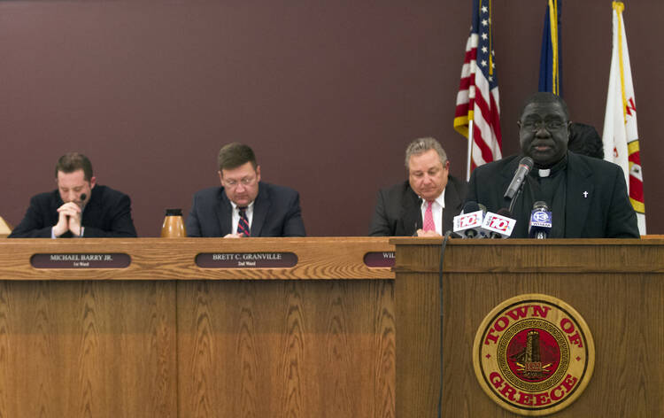 Priest leads prayer before Greece Town Board meeting in New York. (CNS photo/Sam Oldenburg, Catholic Courier) 