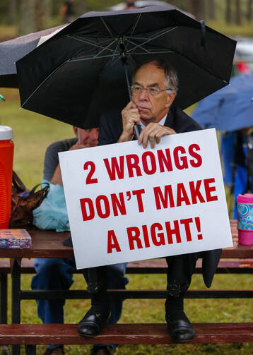 Death penalty opponent protests outside Georgia prison