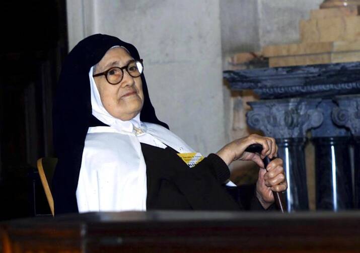 Sister Lucia dos Santos, one of the three children who saw Our Lady of Fatima in 1917, is pictured here in a 2000 photo. (CNS photo/Paulo Carrico, EPA)
