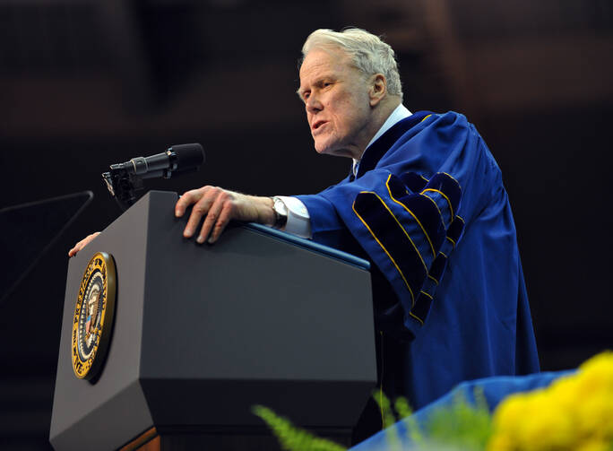 Judge John T. Noonan Jr. gives the commencement address in 2009 at the University of Notre Dame in Indiana. Noonan, a member of the U.S Court of Appeals for the 9th Circuit for 31 years, died April 17 at age 90. (CNS photo/Matt Cashore, University of Notre Dame) 