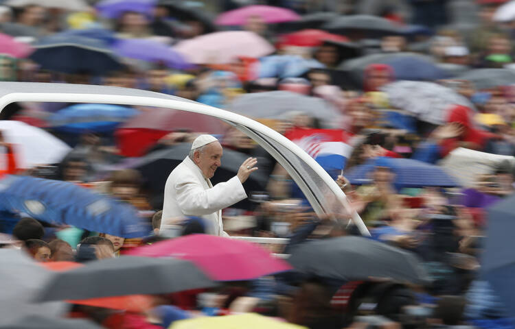  Pope Francis greets the crowd during his general audience in St. Peter's Square at the Vatican April 4. (CNS photo/Paul Haring)