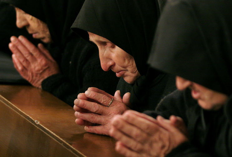 Image: Bulgarian Catholic worshippers pray during Mass at St. Michael the Archangel Cathedral in Rakovski April 8, 2007. Pope Francis will visit Bulgaria May 5-7. (CNS photo/Nikolay Doychinov, Reuters)