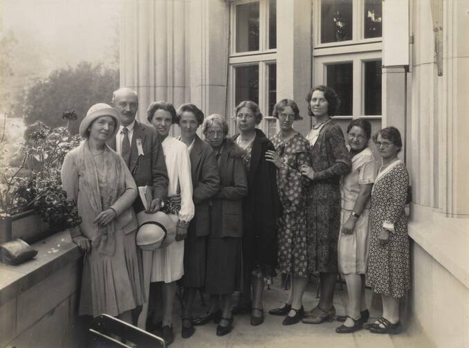 Margaret Sanger, far left, at the Zurich Birth Control Conference in September 1930 (https://creativecommons.org/licenses/by/4.0)