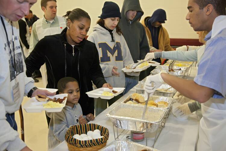 Volunteers serve breakfast to the needy at a shelter in Mount Clemens, Mich. (CNS photo/Jim West)