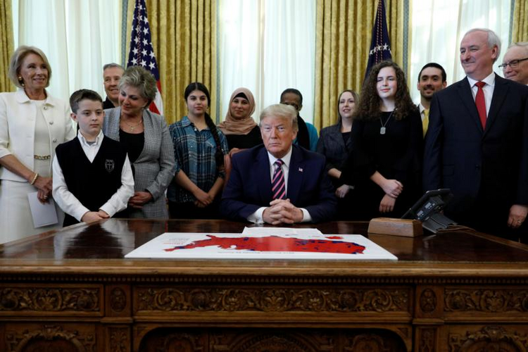 President Trump issues new guidance on prayer in public schools