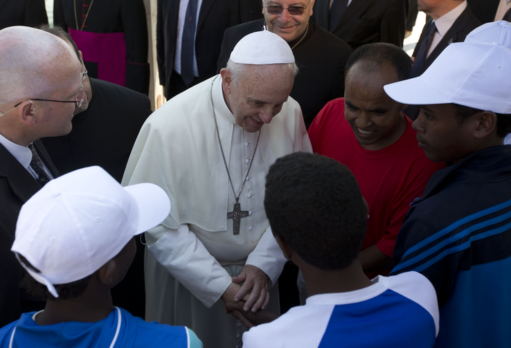 Pope Francis: God does not distinguish between natives and foreigners 2 AP21126384073267.jpg.jpg ROME (AP) — Pope Francis on Thursday denounced “aggressive” nationalism that rejects migrants, and said Catholics should follow the Gospel-mandated call for an inclusive, welcoming church that doesn’t distinguish between “natives and foreigners, residents and guests.”