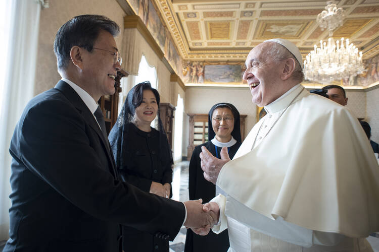 교황 프란시스코는 ‘평화에 대한 기세’를 창출하기 위해 북한을 방문하고 싶습니다.