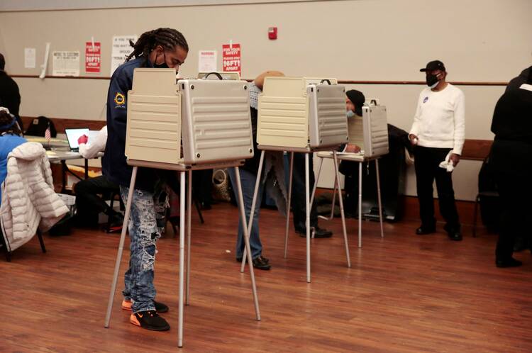 voters voting in michigan in 2020 wearing masks