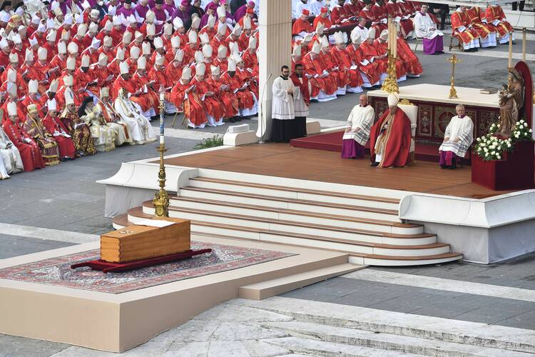 Pope Francis Presides Over Historic Funeral For Benedict Xvi America Magazine