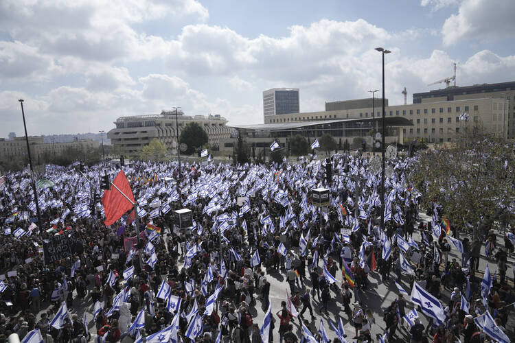 Israelis protest against Prime Minister Benjamin Netanyahu's judicial overhaul plan outside the parliament in Jerusalem, Monday, March 27, 2023. (AP Photo/Mahmoud Illean)