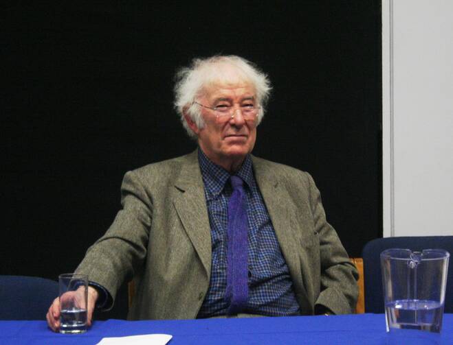 Irish poet and Nobel Prize winner Seamus Heaney at the University College Dublin, February 11, 2009 (Sean O’Connor/Wikimedia Commons)