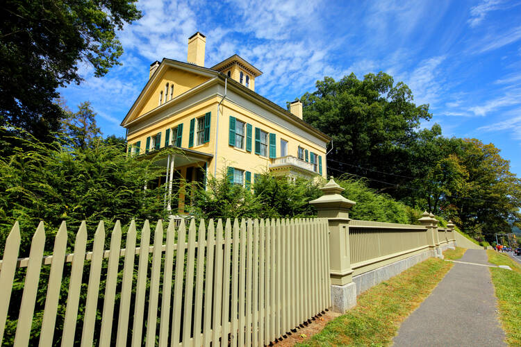 The birthplace and home from 1855–1886 of 19th-century American poet Emily Dickinson (DenisTangneyJr/iStock)