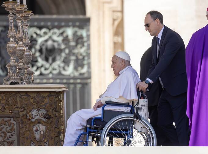 In last words, Pope Francis thanked his nurse ‘for bringing me back to the square’