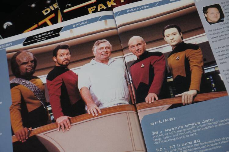A picture taken from a fan magazine of Gene Roddenberry with actors from “Star Trek: Next Generation” (Pixura/Alamy)