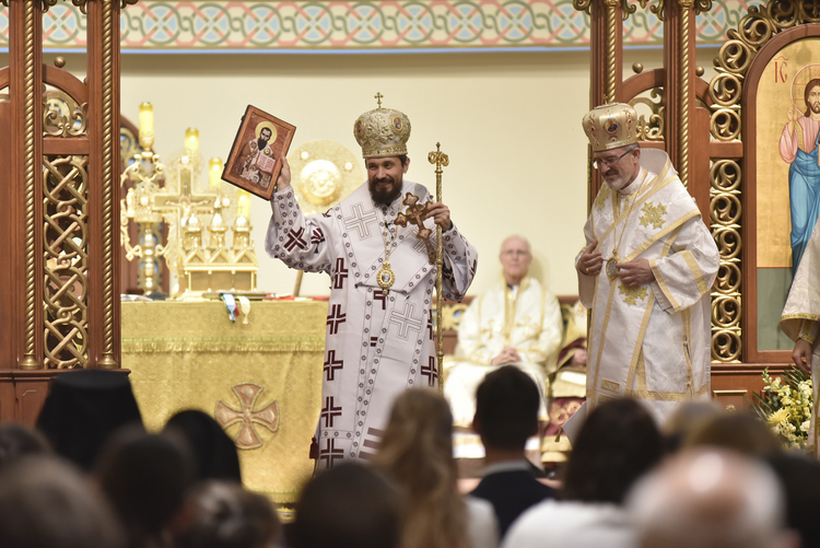  Bishop Milan Lach holds up an icon of Blessed Theodore Romzha, the Ruthenian bishop of Mukachevo, Ukraine, who was killed by the communists in the 20th century. (CNS photo/Reen Nemeth, Horizons)