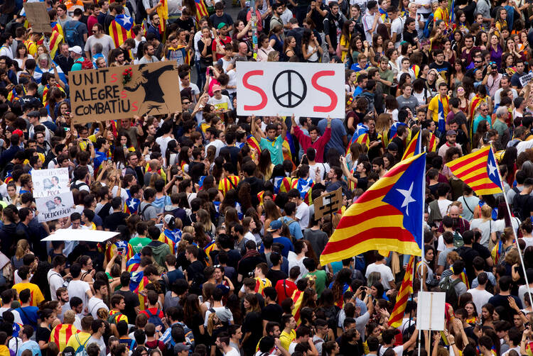 Union supporters in Barcelona, Spain, protest the government Oct. 3. (CNS photo/Quique Garcia, EPA)