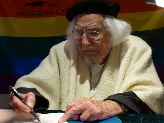 Ernesto Cardenal in Germany in 2014. Photo courtesy of Rs-foto and wikimedia.org.