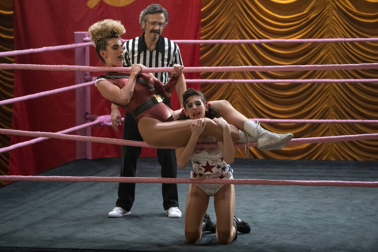 Debbie (Betty Gilpin) tangles with Ruth (Alison Brie) in ‘GLOW’ (photo: Netflix)