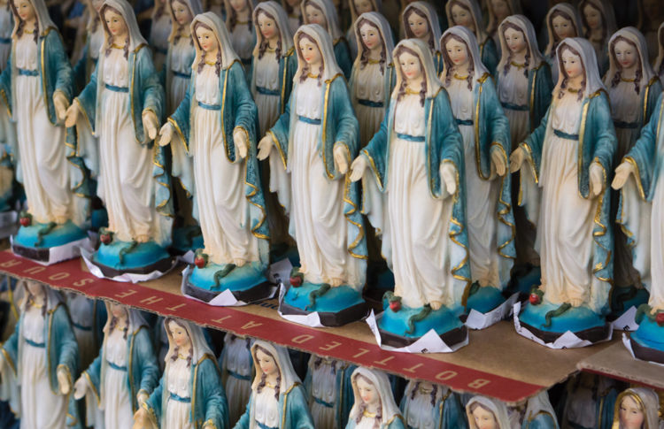 With a church in crisis, why do Catholic women stay? | America Magazine