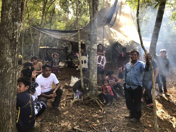 Escaping paramilitaries, Tzotzil Mayans in Chiapas have been scattered in small camps in the area surrounding the town of Chalchihuitán. Photo by Jan-Albert Hootsen.