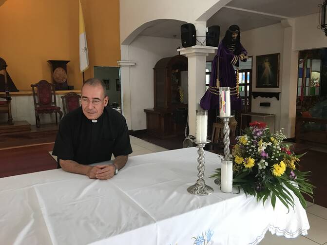 Rev. Edwin Román Calderón (photo by Jan-Albert Hootsen)