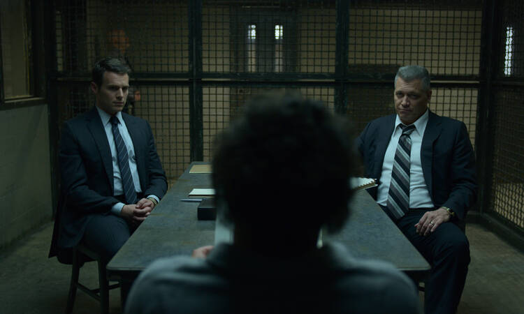 Bill Tench (Holt McCallany) and his visionary-but-troubled partner Holden Ford (Jonathan Groff) in ‘Mindhunter’ (photo: Netflix).