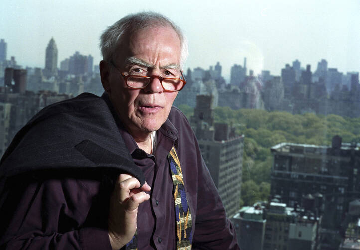 Jimmy Breslin in his New York City apartment in 2004. (AP Photo/Jim Cooper, File)