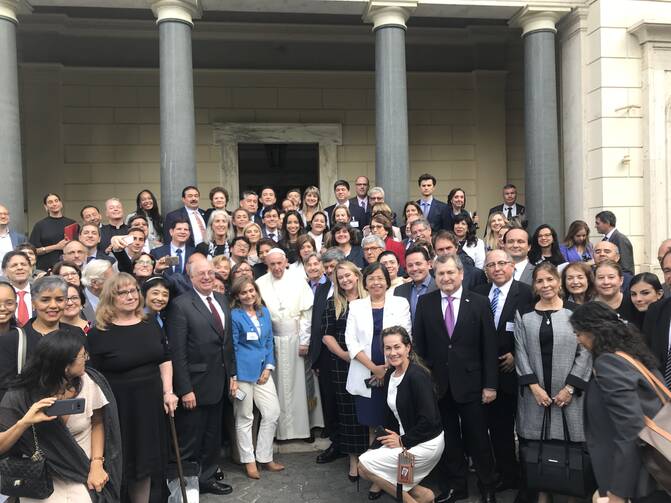 Pope Francis with the judges at the Pan-American conference of judges on social rights (photo: Elisabetta Piquè).