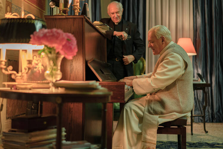 Jonathan Pryce and Anthony Hopkins deliver astounding performances in ‘The Two Popes’ (photo: Netflix)