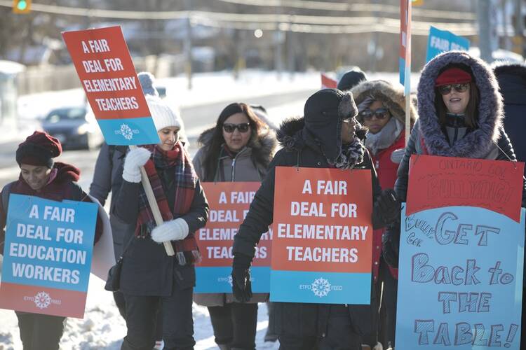 Elementary Teachers’ Federation of Ontario members working in the Ottawa-Carleton, Toronto, Toronto Catholic and York Region District School Boards take part in a one-day full withdrawal of services strike on Jan. 20. Photo courtesy of E.T.F.O.-Ontario.